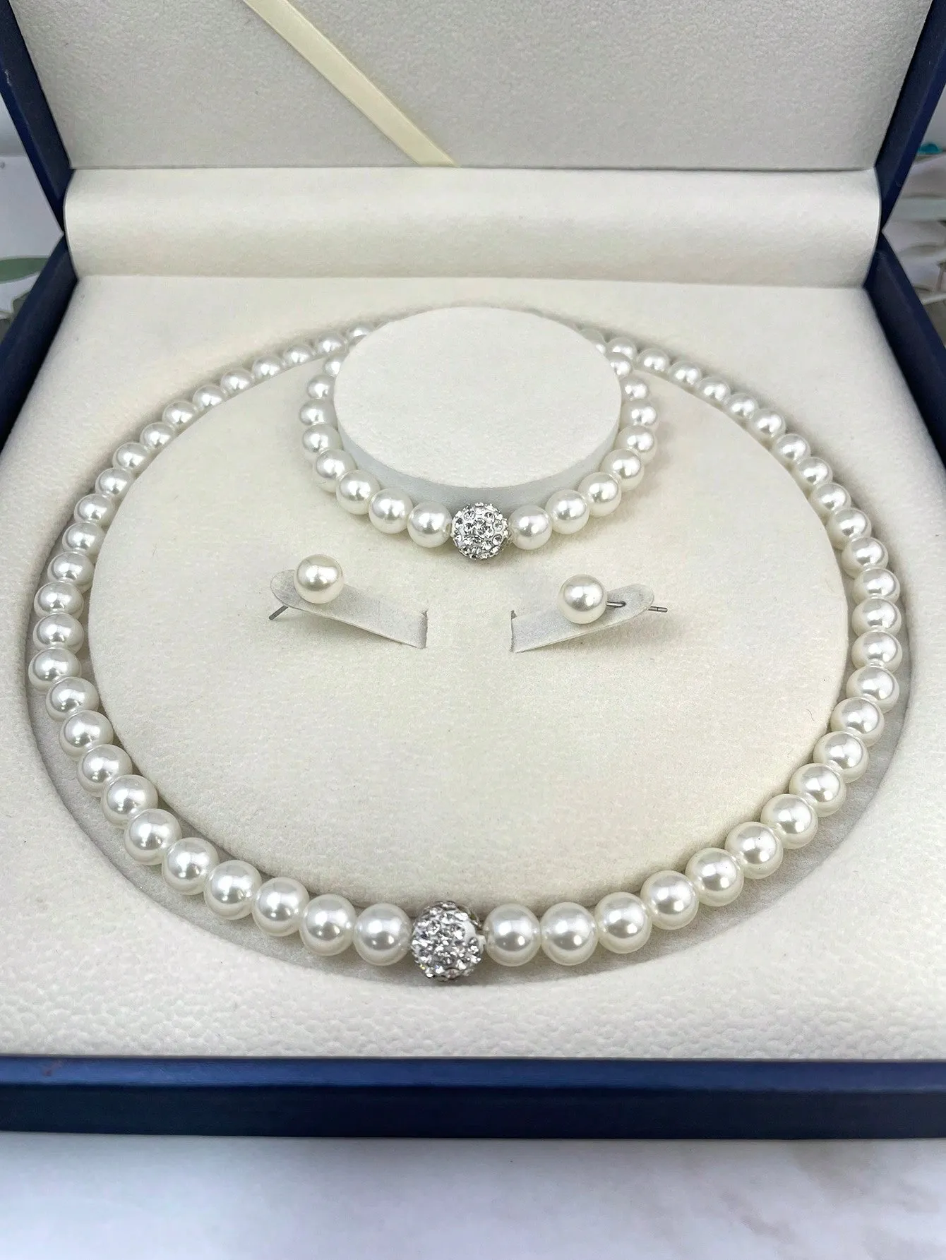 Elegant 4-Piece Pearl Jewelry Set: Necklace, Earrings, and Bracelet