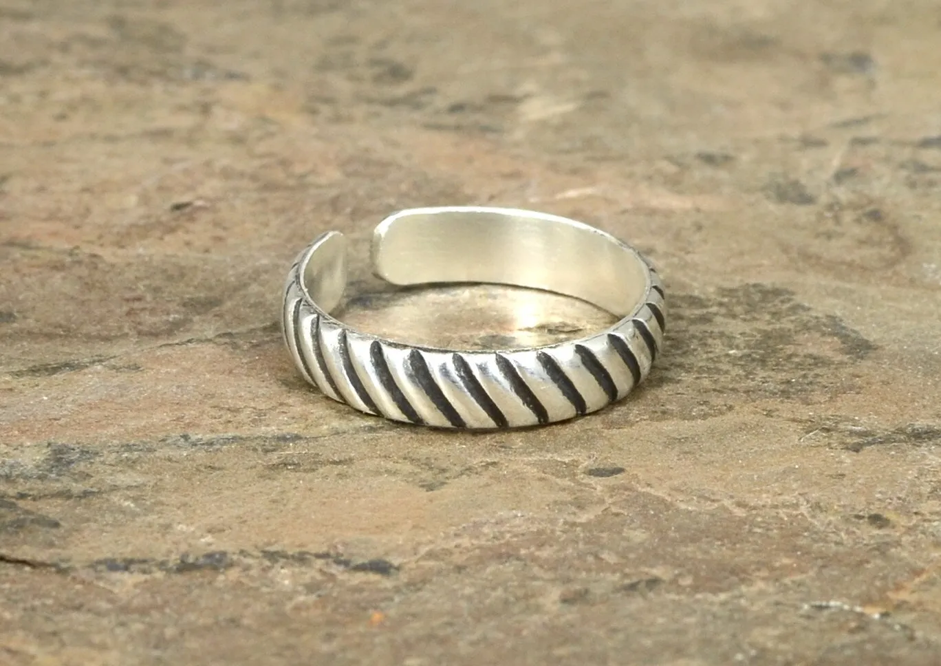 Grooved Sterling Silver Toe Ring with Dark Patina