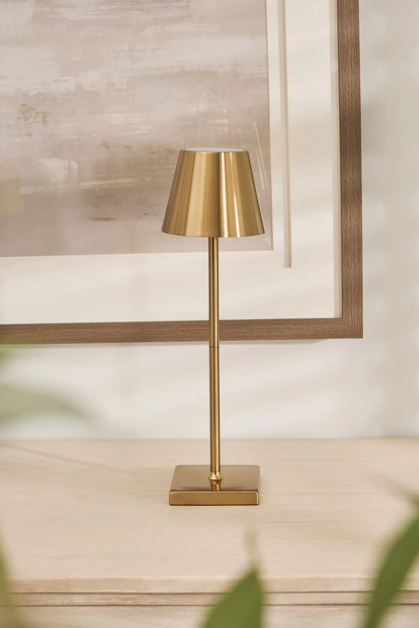 Maja Wireless Lamp | Gold