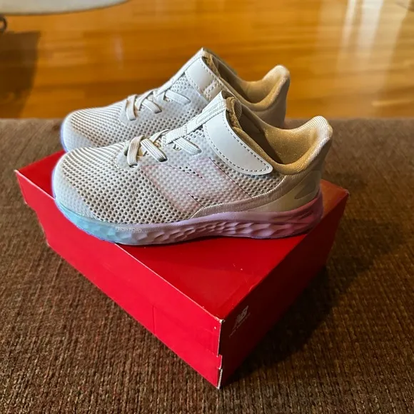 NEW BALANCE toddler Fresh Foam Arishi v4 Bungee Lace with Top Strap