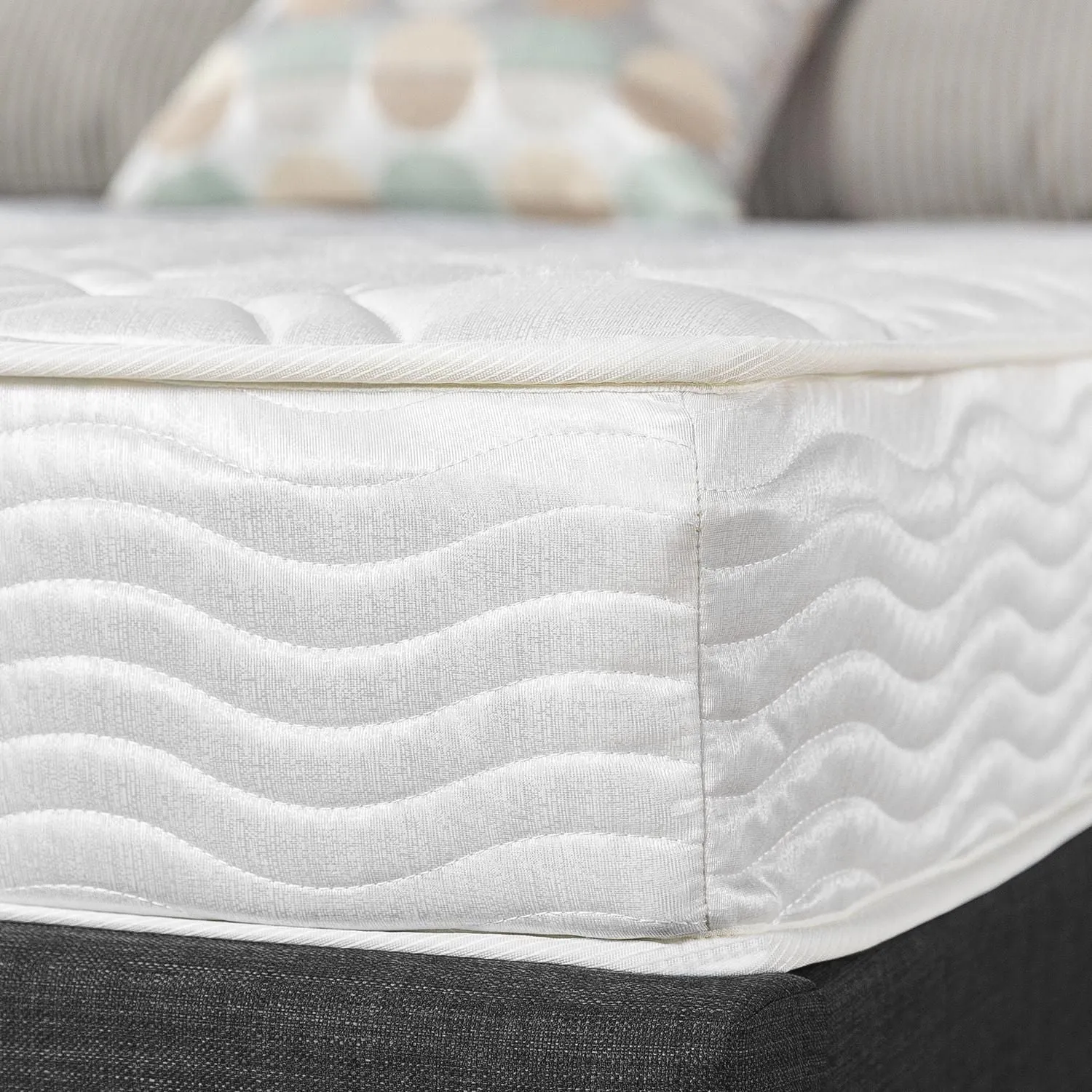New Zinus 8 Inch Support Spring QUEEN Mattress - Pressure Relieving Heavy Duty Spring and Comfort Foam Mattress! Comes compressed in box for easy transport! Retails $350 w/tax!