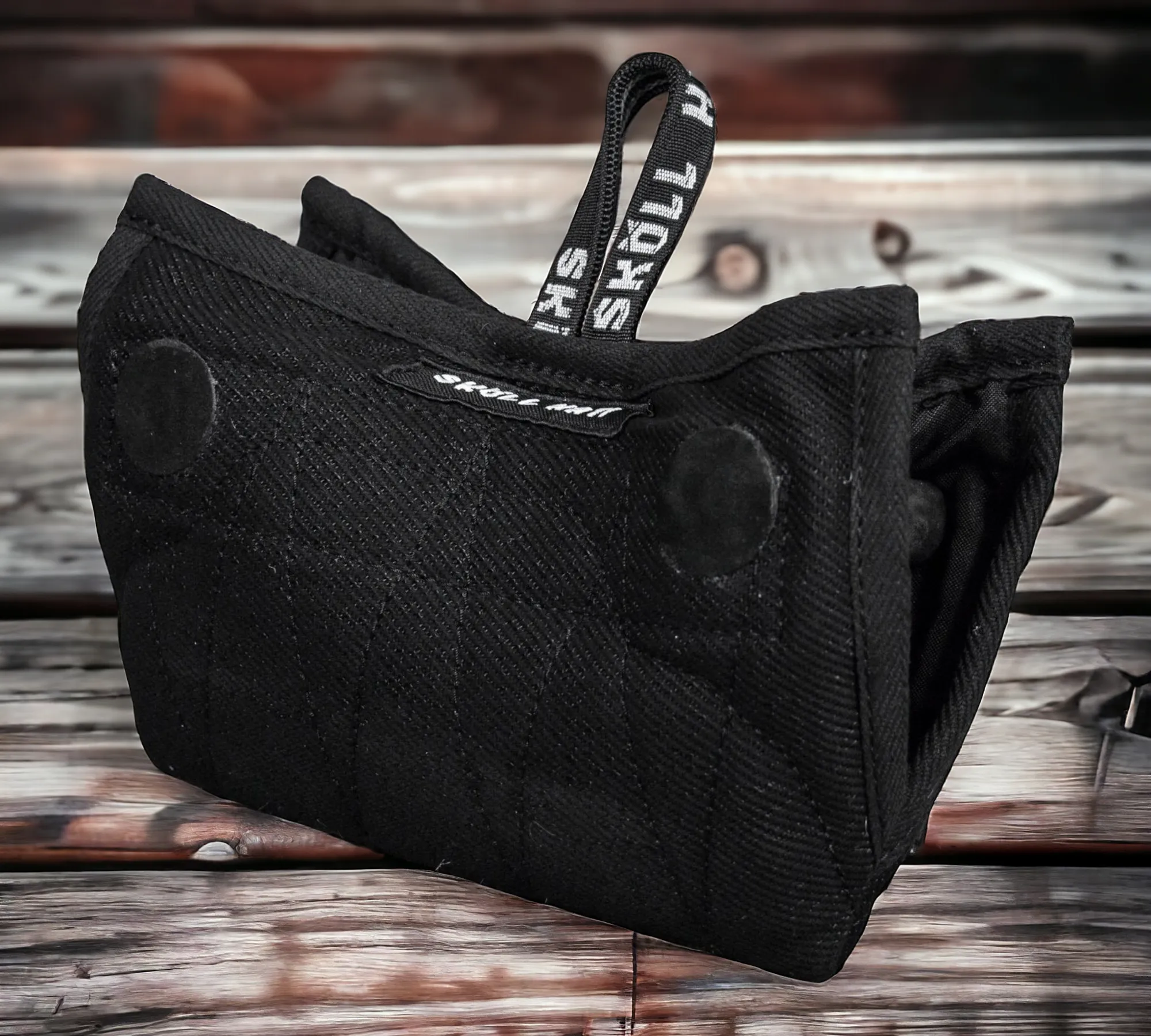 SKÖLLHATI NYLCOT BITE WEDGE