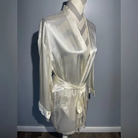 Victoria’s Secret Elegant Cream Satin Robe