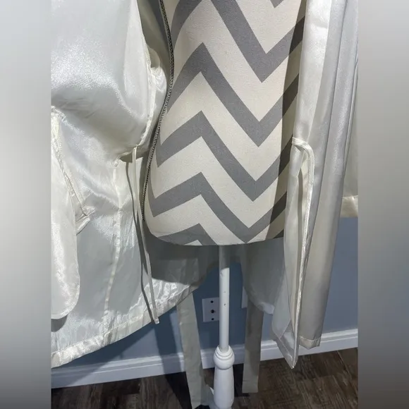 Victoria’s Secret Elegant Cream Satin Robe