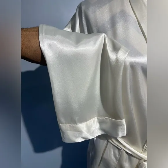Victoria’s Secret Elegant Cream Satin Robe