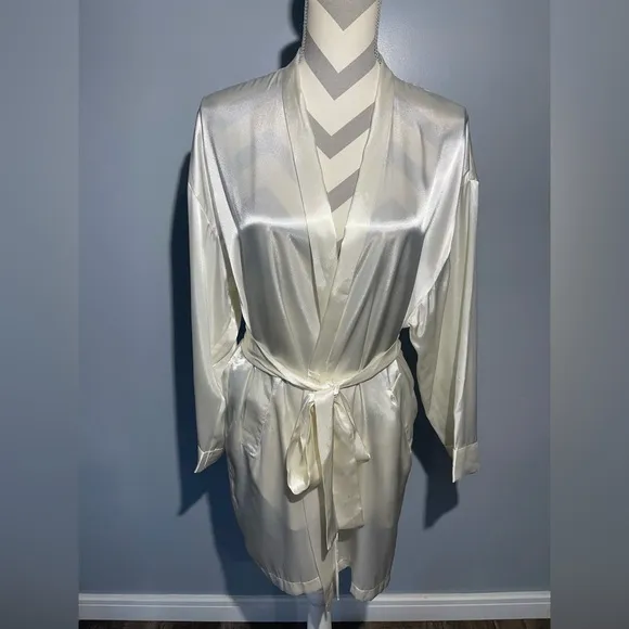 Victoria’s Secret Elegant Cream Satin Robe