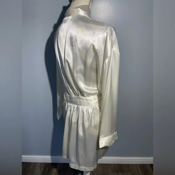 Victoria’s Secret Elegant Cream Satin Robe