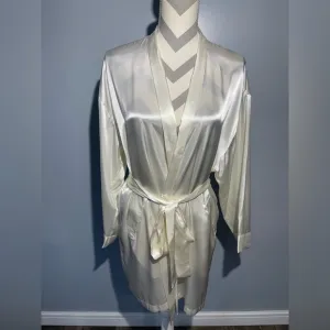 Victoria’s Secret Elegant Cream Satin Robe