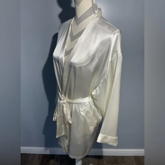Victoria’s Secret Elegant Cream Satin Robe