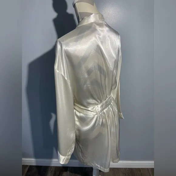 Victoria’s Secret Elegant Cream Satin Robe